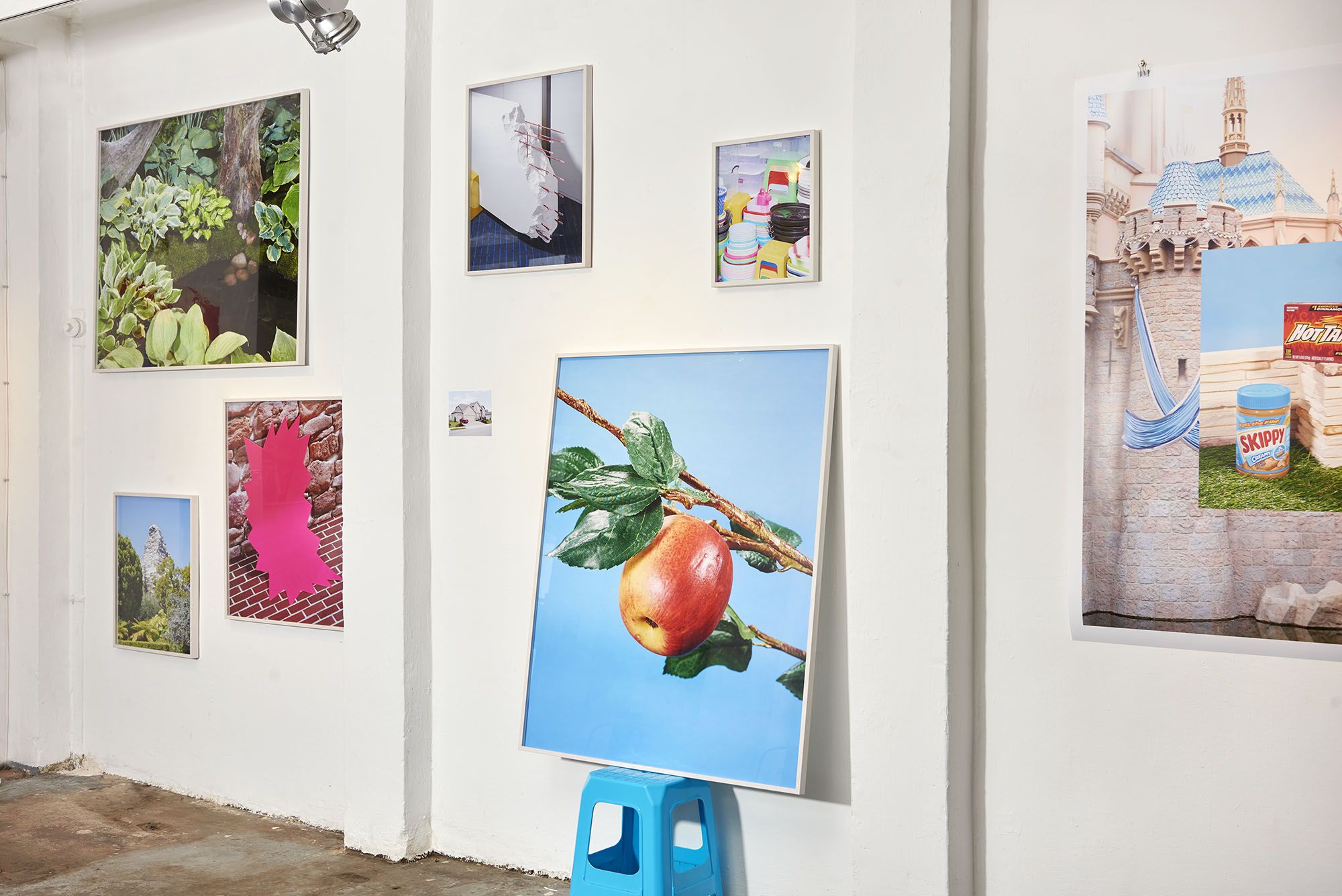 Daniel Stier Exhibition LOOKAROUNDYOU! at Strangeplace, Offenbach